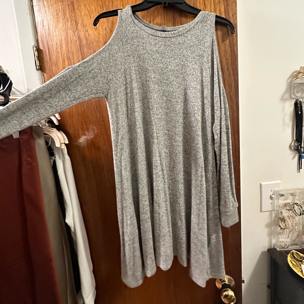 Long sleeved gray dress - cut outs in the sleeves